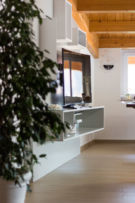 <strong> composizione soggiorno, laccato </strong> design: cielogianninimauriello architetti associati Mansarda in Legno