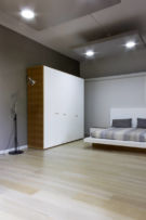<strong> composizione notte, laccato ed essenza </strong> <br> design: cielogianninimauriello architetti associati Camera da Letto su Misura