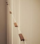 <strong> guardaroba, anta e maniglietta massello lavorata a mano, laccato pantografato ed essenza </strong> <br> design: cielogianninimauriello architetti associati Oggettistica per la Casa